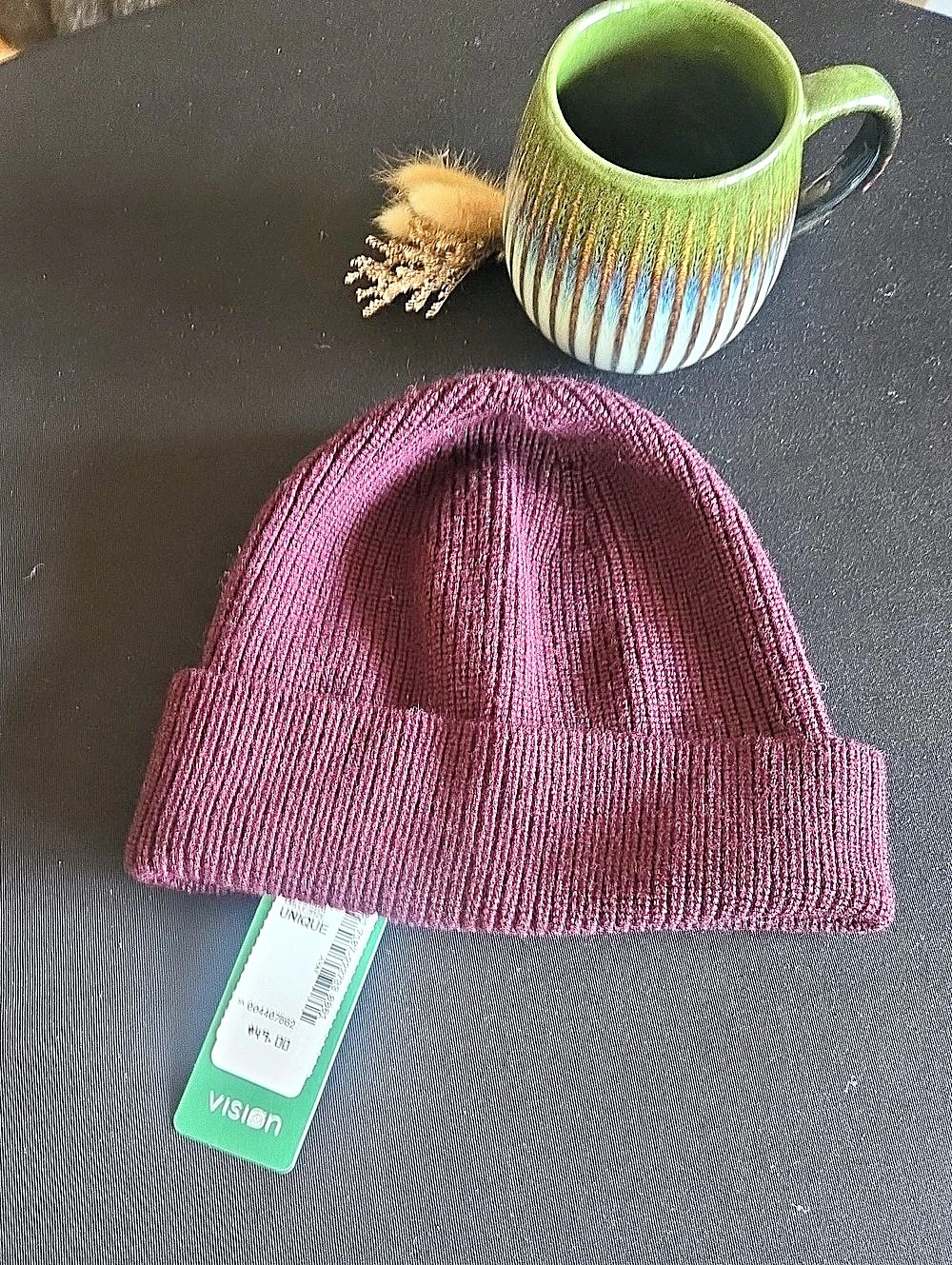 Urban Outfitters Knit Beanie in Purple NWT Star Trek Wardrobe S4 Toronto